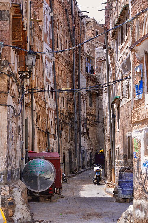 alley